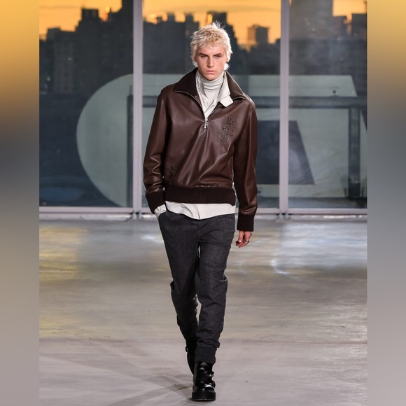 Meet your Posher, Kori - Picture 3 of 3